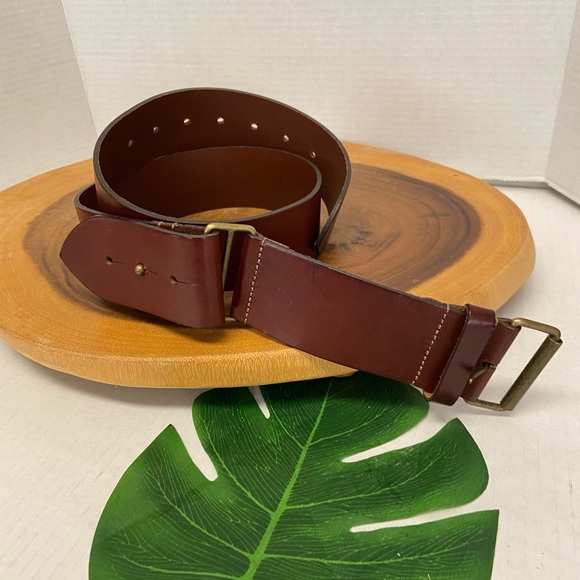 Burberry Wide Leather Belt - Picture 3 of 7